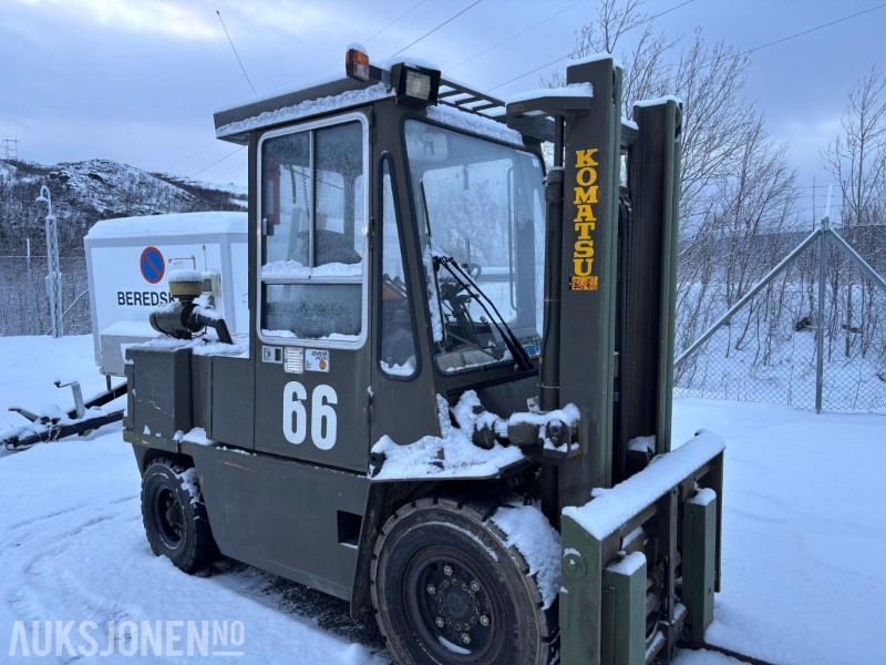 1986 Komatsu FD-45-T4 motvekts truck - Oprema za rukovanje materijalima: slika 2 1986 Komatsu FD-45-T4 motvekts truck - Oprema za rukovanje materijalima: slika 2