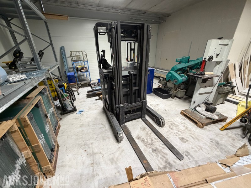 2013 Nissan UND140 Skyvemasttruck - 4,8m med batterilader - Oprema za rukovanje materijalima: slika 2 2013 Nissan UND140 Skyvemasttruck - 4,8m med batterilader - Oprema za rukovanje materijalima: slika 2