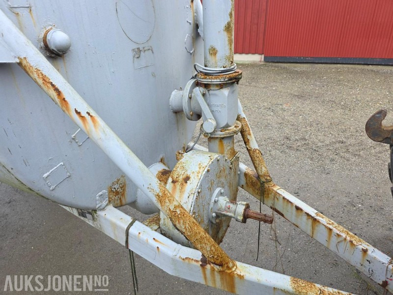 1995 Vannvogn 6000liter til traktor - Poljoprivredna mašina: slika 5 1995 Vannvogn 6000liter til traktor - Poljoprivredna mašina: slika 5