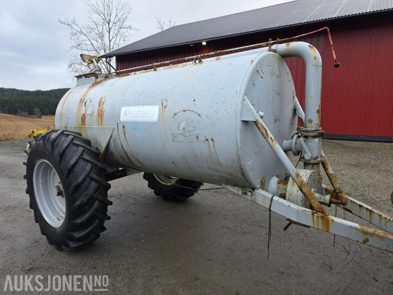 1995 Vannvogn 6000liter til traktor - Poljoprivredna mašina: slika 4 1995 Vannvogn 6000liter til traktor - Poljoprivredna mašina: slika 4