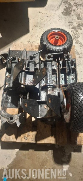 2000 Hjul til 2 trinns snøfres Westbjørn / Hydromann / Snowline 2450 / 2500 - - Poljoprivredna mašina: slika 2 2000 Hjul til 2 trinns snøfres Westbjørn / Hydromann / Snowline 2450 / 2500 - - Poljoprivredna mašina: slika 2