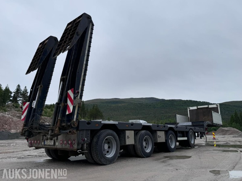2019 Carnehl CSTV 40-60 - 4 akslet maskinsemi - Manuelt uttrekk - Hydraulisk bredding - Støttelabber bak - Fjernstyring - Prikolica: slika 4 2019 Carnehl CSTV 40-60 - 4 akslet maskinsemi - Manuelt uttrekk - Hydraulisk bredding - Støttelabber bak - Fjernstyring - Prikolica: slika 4