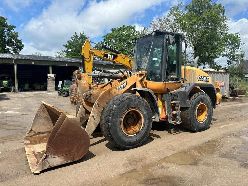 Utovarivač točkaš Case 621 F: slika 1