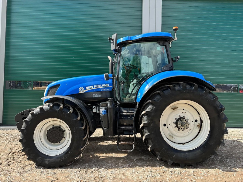 New Holland T7.235 Power Command - Traktor: slika 3 New Holland T7.235 Power Command - Traktor: slika 3