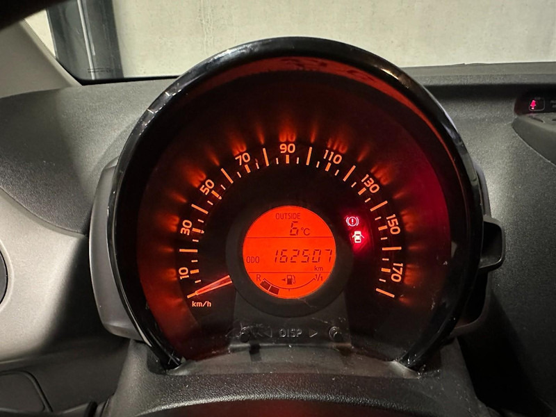 Peugeot 108 1.0 e-VTi Envy - Recent APK - Airco - 5 deurs - Metallic - Hečbek: slika 5 Peugeot 108 1.0 e-VTi Envy - Recent APK - Airco - 5 deurs - Metallic - Hečbek: slika 5