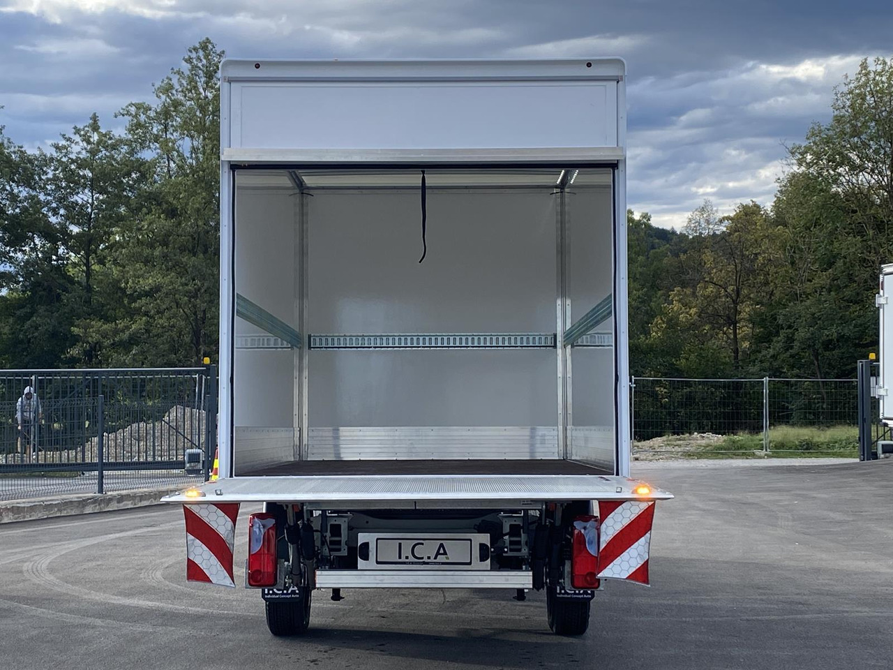 Novu Dostavno vozilo sa zatvorenim sandukom MAN TGE 3.180 RS4490 1+2, 180PS, 2.0L | ALU-BOX 4200mm + LADERAMPE: slika 16