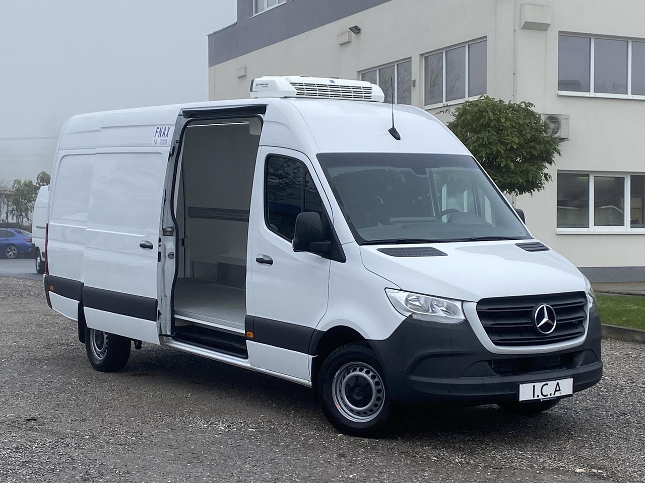 MERCEDES-BENZ SPRINTER 317 CDI L4H3 170PS AUTOMATIK FRISCHDIENST + KONVEKTA FK 3022 12-220V - Dostavno vozilo hladnjača: slika 4 MERCEDES-BENZ SPRINTER 317 CDI L4H3 170PS AUTOMATIK FRISCHDIENST + KONVEKTA FK 3022 12-220V - Dostavno vozilo hladnjača: slika 4