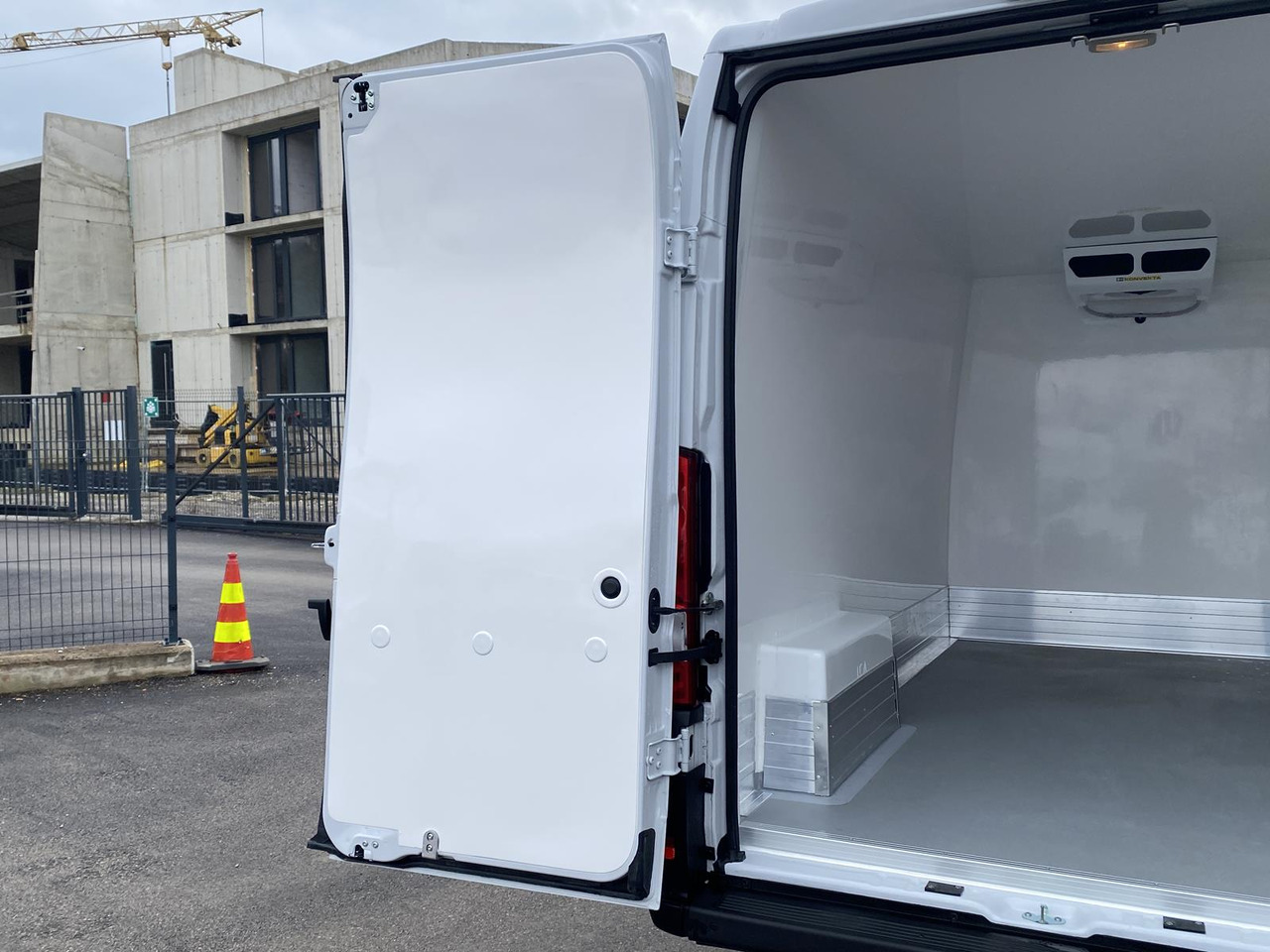 Novu Dostavno vozilo hladnjača PEUGEOT BOXER L3H2 180PS CONFORT 335 / FRISCHDIENST BIS 0 + KONVEKTA FK2321 12-230V: slika 11
