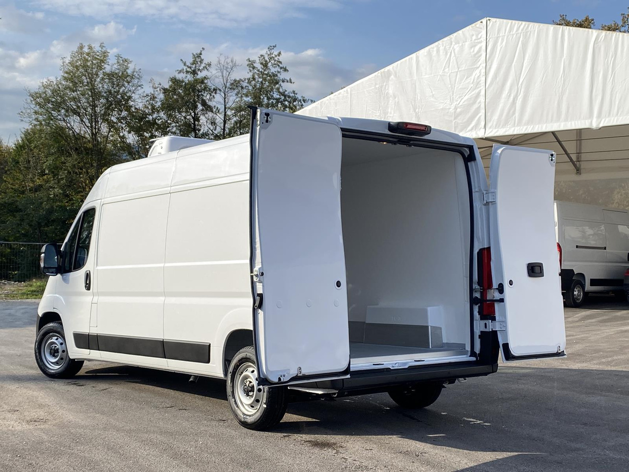 PEUGEOT BOXER L3H2 180PS CONFORT 335 / FRISCHDIENST BIS 0 + XARIOS 300 12-230V - Dostavno vozilo hladnjača: slika 5 PEUGEOT BOXER L3H2 180PS CONFORT 335 / FRISCHDIENST BIS 0 + XARIOS 300 12-230V - Dostavno vozilo hladnjača: slika 5