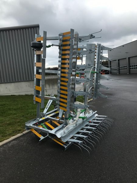 Joskin EB R4S2 600 mit Sägerät - Češljasta drljača: slika 4 Joskin EB R4S2 600 mit Sägerät - Češljasta drljača: slika 4