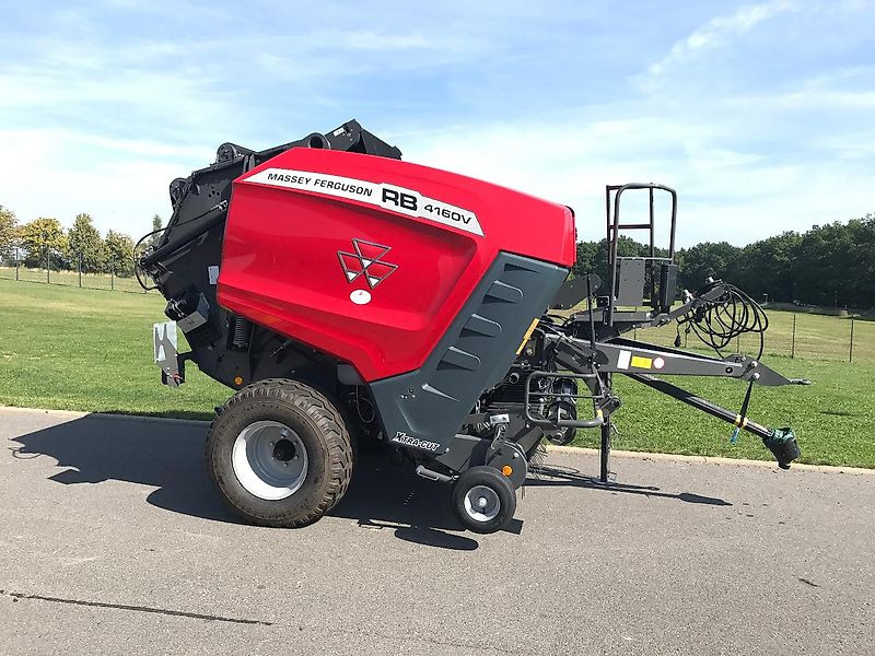 Massey Ferguson MF 4160 V Xtra / Lely - Balirka za okrugle bale: slika 1 Massey Ferguson MF 4160 V Xtra / Lely - Balirka za okrugle bale: slika 1