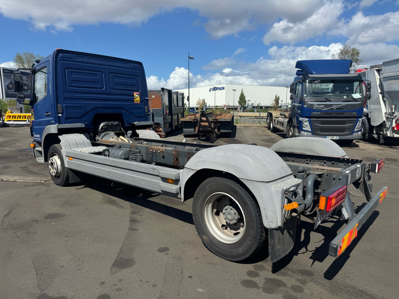 MERCEDES-BENZ atégo - Kamion sa golom šasijom i zatvorenom kabinom: slika 5 MERCEDES-BENZ atégo - Kamion sa golom šasijom i zatvorenom kabinom: slika 5