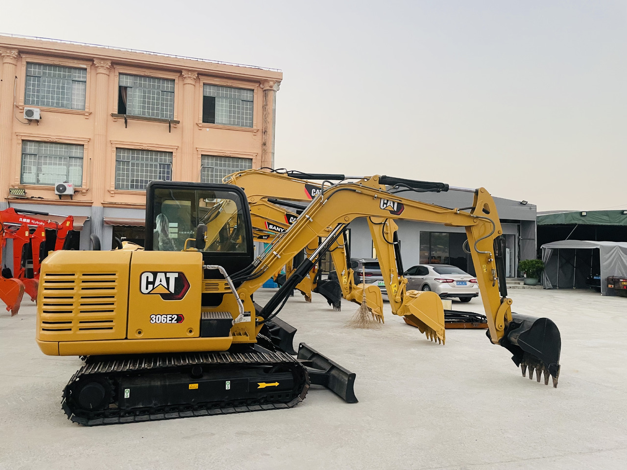 Caterpillar 306 Used Excavator 306E 306E2 6 Ton Mini Excavator Doosan DH55 DH60 DX60 Hyundai 60 High Quality Excavators on Sale - Mini bager: slika 5 Caterpillar 306 Used Excavator 306E 306E2 6 Ton Mini Excavator Doosan DH55 DH60 DX60 Hyundai 60 High Quality Excavators on Sale - Mini bager: slika 5