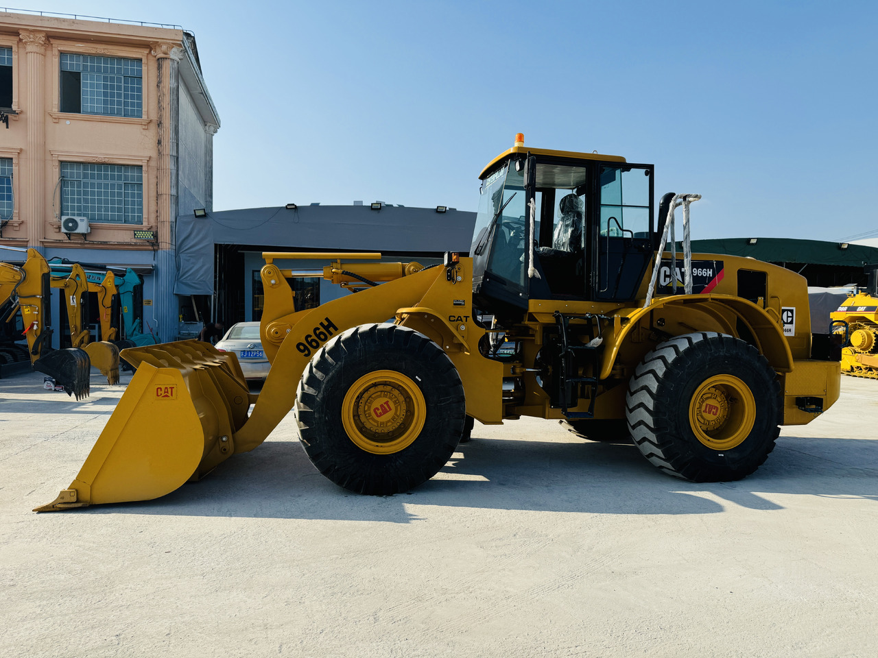 Caterpillar CAT 966 966H 966F 966G 6 Ton Wheel Loader and Similar Used Loaders 5 ton 6 Ton Are in Stock - Utovarivač točkaš: slika 1 Caterpillar CAT 966 966H 966F 966G 6 Ton Wheel Loader and Similar Used Loaders 5 ton 6 Ton Are in Stock - Utovarivač točkaš: slika 1