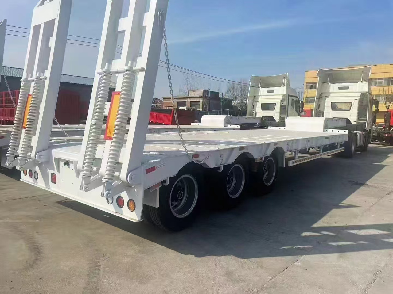 ZHICHENG Semi Flat Bed Low Bed Lowboy bed truck in New or Used Condition and various Size for Sale - Niska poluprikolica za prevoz: slika 2 ZHICHENG Semi Flat Bed Low Bed Lowboy bed truck in New or Used Condition and various Size for Sale - Niska poluprikolica za prevoz: slika 2
