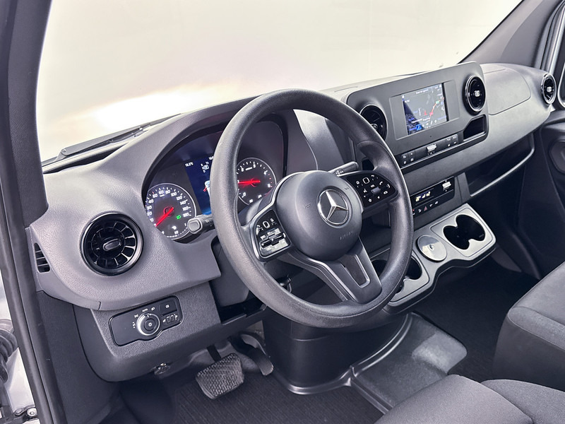Mercedes-Benz Sprinter 315 1.9 CDI L2H2 Inrichting 220v omvormer Laadlift Navigatie Achteruitrijcamera Inrichting Cruise Control - Furgon: slika 5 Mercedes-Benz Sprinter 315 1.9 CDI L2H2 Inrichting 220v omvormer Laadlift Navigatie Achteruitrijcamera Inrichting Cruise Control - Furgon: slika 5