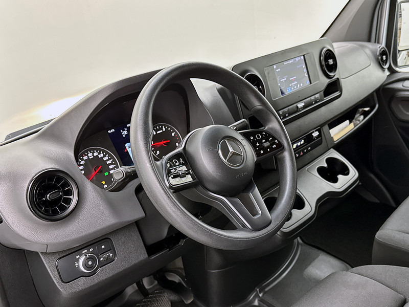 Mercedes-Benz Sprinter 316 2.2 CDI L2H2 Automaat 164pk Navigatie Geveerde stoel NAP Camera Betimmering Cruise control Euro 6 - Furgon: slika 5 Mercedes-Benz Sprinter 316 2.2 CDI L2H2 Automaat 164pk Navigatie Geveerde stoel NAP Camera Betimmering Cruise control Euro 6 - Furgon: slika 5