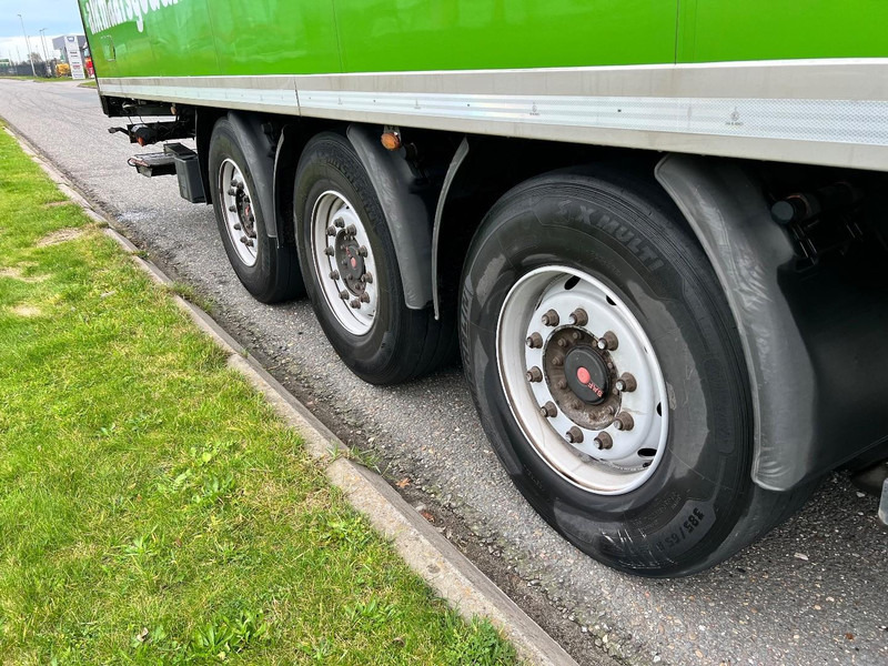 Kögel 3 - assige koeloplegger Lift axle / Carrier Vector 1950 - Poluprikolica hladnjače: slika 4 Kögel 3 - assige koeloplegger Lift axle / Carrier Vector 1950 - Poluprikolica hladnjače: slika 4