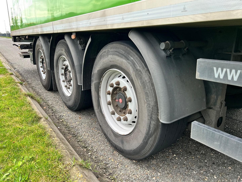 Kögel 3 assige koeloplegger Lift axle / Carrier Vector 1950 - Poluprikolica hladnjače: slika 4 Kögel 3 assige koeloplegger Lift axle / Carrier Vector 1950 - Poluprikolica hladnjače: slika 4