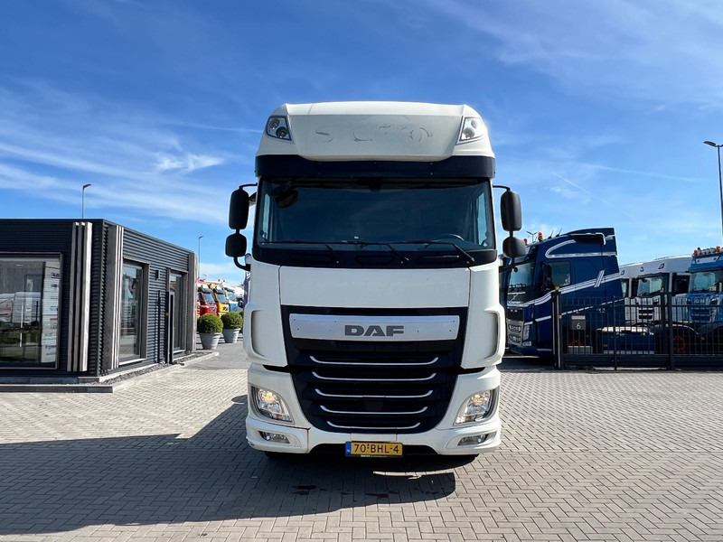DAF XF 460 4x2 Trekker SSC / 2x Tank / full spoiler - Tegljač: slika 2 DAF XF 460 4x2 Trekker SSC / 2x Tank / full spoiler - Tegljač: slika 2