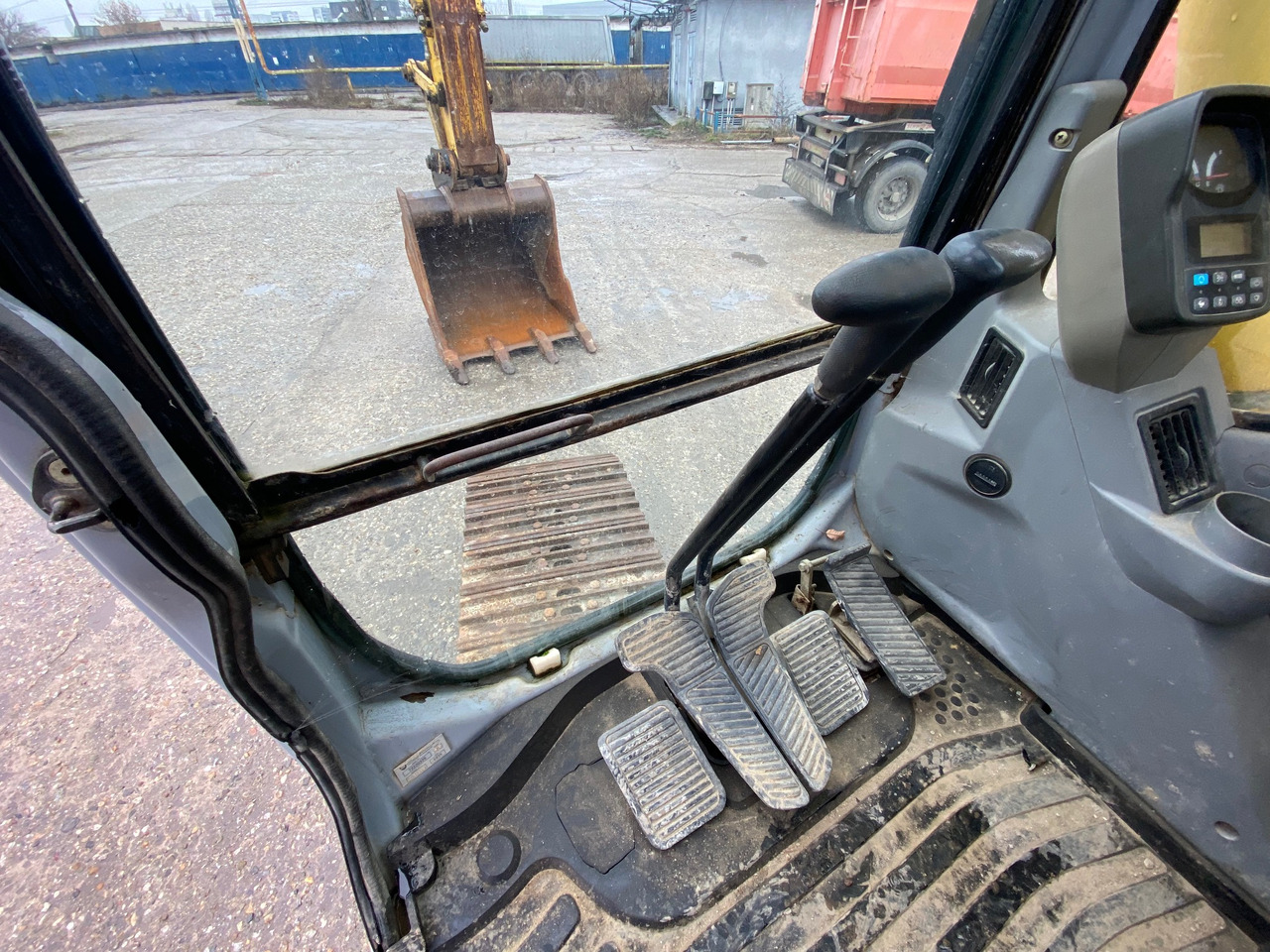 New Holland Kobelco E 215 22 T Klima - Bager guseničar: slika 5 New Holland Kobelco E 215 22 T Klima - Bager guseničar: slika 5