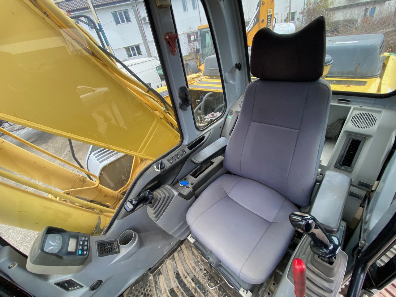 New Holland Kobelco E 215 22 T Klima - Bager guseničar: slika 3 New Holland Kobelco E 215 22 T Klima - Bager guseničar: slika 3