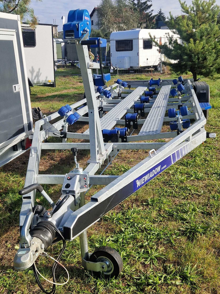 Nowa Przyczepa Podłodziowa 3500kg do 10M Niewiadów P3585HT - Prikolica za čamac: slika 1 Nowa Przyczepa Podłodziowa 3500kg do 10M Niewiadów P3585HT - Prikolica za čamac: slika 1