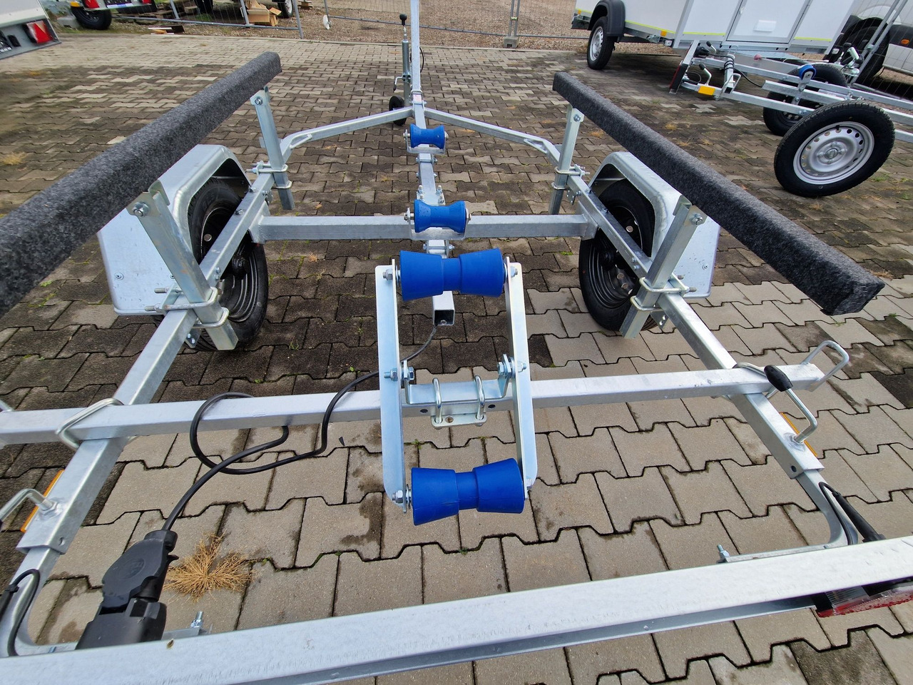 Nowa Przyczepa Podłodziowa ponton łódź 350 - 550cm Niewiadów P400 P415 - Prikolica za prevoz automobila: slika 1 Nowa Przyczepa Podłodziowa ponton łódź 350 - 550cm Niewiadów P400 P415 - Prikolica za prevoz automobila: slika 1