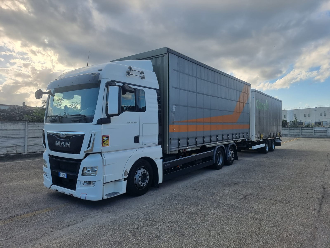 AUTOCARRO PORTACASSE - 2016 - 781000 km MAN TGX 26.440 6x2 - Kamion sa ceradom, Prikolica sa ceradom: slika 2 AUTOCARRO PORTACASSE - 2016 - 781000 km MAN TGX 26.440 6x2 - Kamion sa ceradom, Prikolica sa ceradom: slika 2