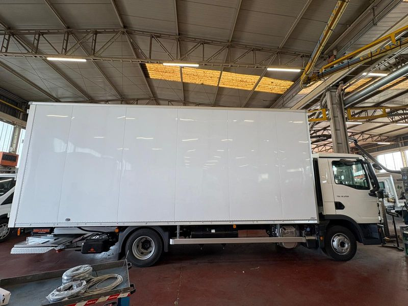 CUBO CON PEDANA 4x2 250hp MAN TGL 12.250 4x2 BL CH - Kamion sa zatvorenim sandukom: slika 2 CUBO CON PEDANA 4x2 250hp MAN TGL 12.250 4x2 BL CH - Kamion sa zatvorenim sandukom: slika 2