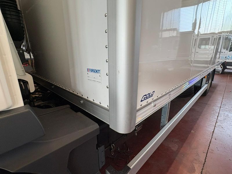 Kamion sa zatvorenim sandukom CUBO CON PEDANA 4x2 250hp MAN TGL 12.250 4x2 BL CH: slika 10 Kamion sa zatvorenim sandukom CUBO CON PEDANA 4x2 250hp MAN TGL 12.250 4x2 BL CH: slika 10