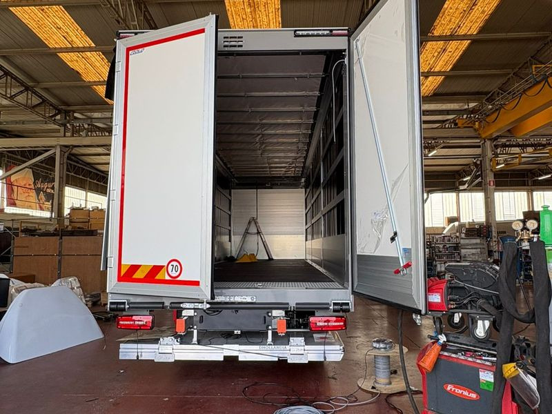 Kamion sa zatvorenim sandukom CUBO CON PEDANA 4x2 250hp MAN TGL 12.250 4x2 BL CH: slika 6 Kamion sa zatvorenim sandukom CUBO CON PEDANA 4x2 250hp MAN TGL 12.250 4x2 BL CH: slika 6