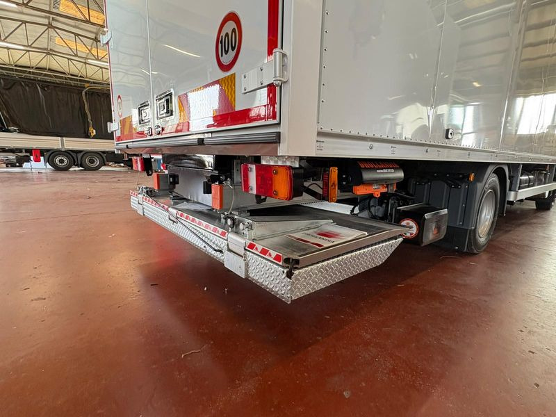 Kamion sa zatvorenim sandukom CUBO CON PEDANA 4x2 250hp MAN TGL 12.250 4x2 BL CH: slika 11 Kamion sa zatvorenim sandukom CUBO CON PEDANA 4x2 250hp MAN TGL 12.250 4x2 BL CH: slika 11