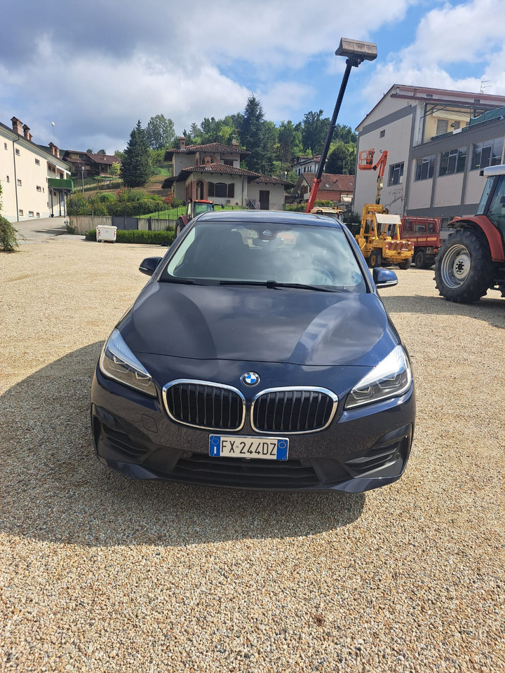 BMW 216 D ACTIVE TOURER - Limuzina: slika 3 BMW 216 D ACTIVE TOURER - Limuzina: slika 3