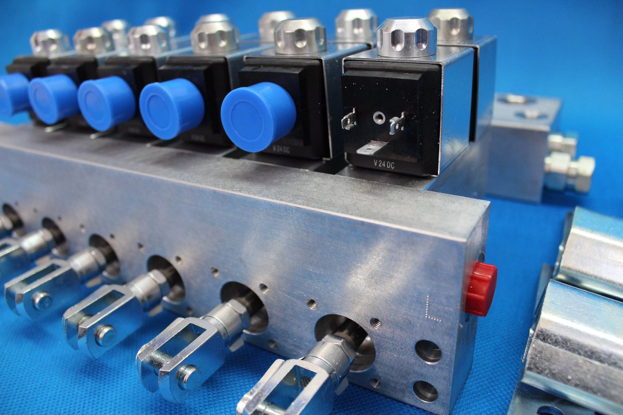 Actuator block MOD 10 for 6 function12/ 24VDC Retrofit Kit for crane with valve without solenoids Fassi Hiab Palfinger 12/24V - Građevinska mašina: slika 5 Actuator block MOD 10 for 6 function12/ 24VDC Retrofit Kit for crane with valve without solenoids Fassi Hiab Palfinger 12/24V - Građevinska mašina: slika 5