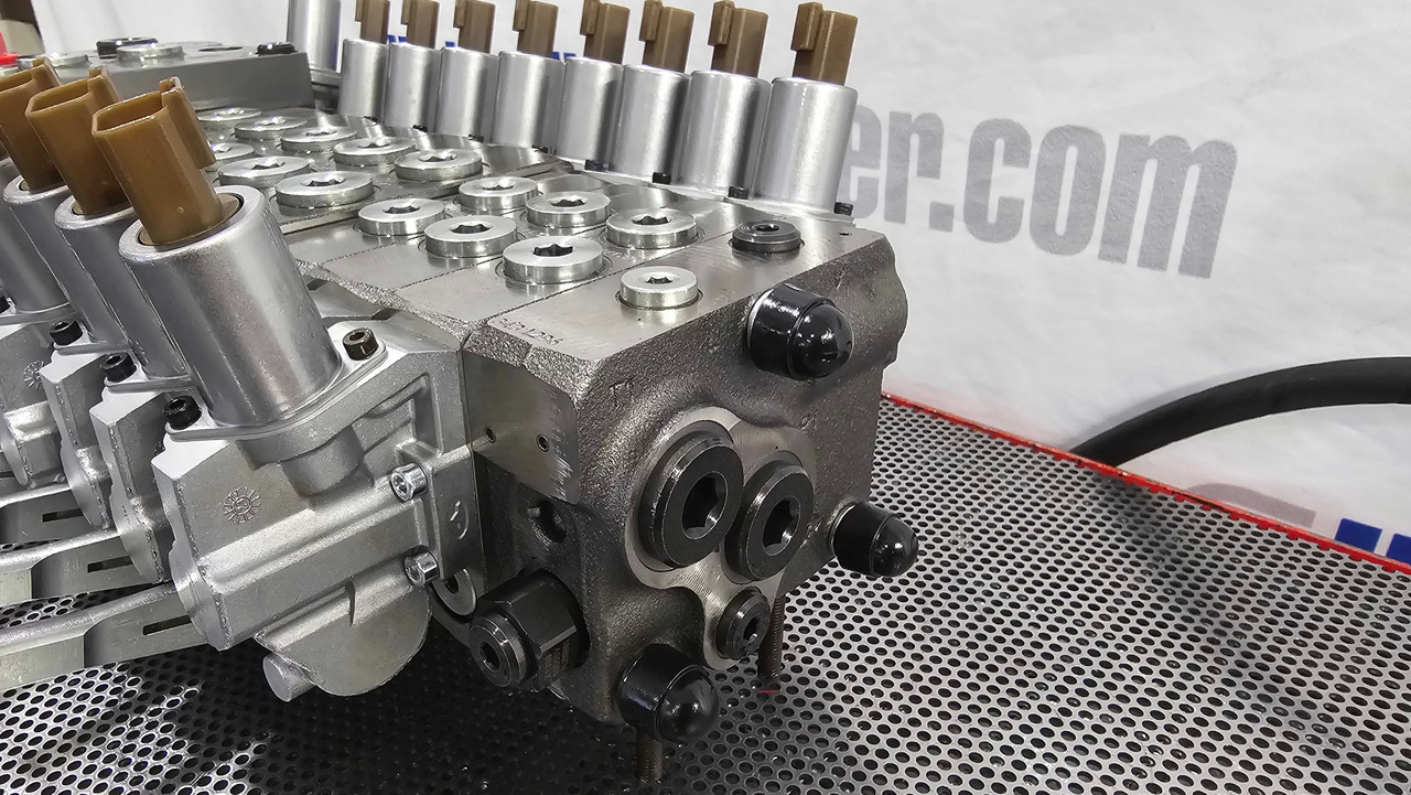Proportional Valve Walvoil DPX160 combined with DPX100, 9 functions - Šumska prikolica: slika 4 Proportional Valve Walvoil DPX160 combined with DPX100, 9 functions - Šumska prikolica: slika 4