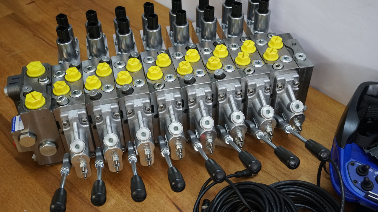 Set SPV with Scanreco RC400 8 Functions Hiab, Palfinger, Fassi - Šumska prikolica: slika 5 Set SPV with Scanreco RC400 8 Functions Hiab, Palfinger, Fassi - Šumska prikolica: slika 5