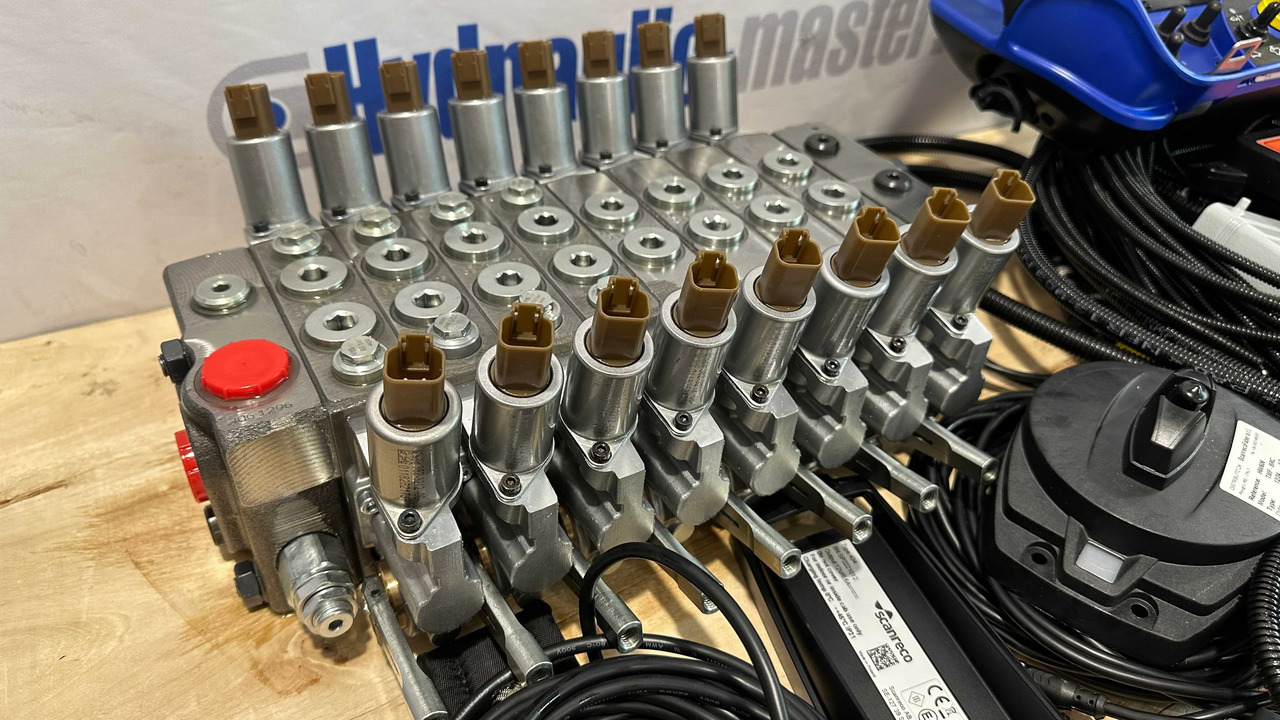 Set Scanreco RC400 with Walvoil DPX100 Fassi, Effer, Atlas, Manitou - Šumska prikolica: slika 2 Set Scanreco RC400 with Walvoil DPX100 Fassi, Effer, Atlas, Manitou - Šumska prikolica: slika 2