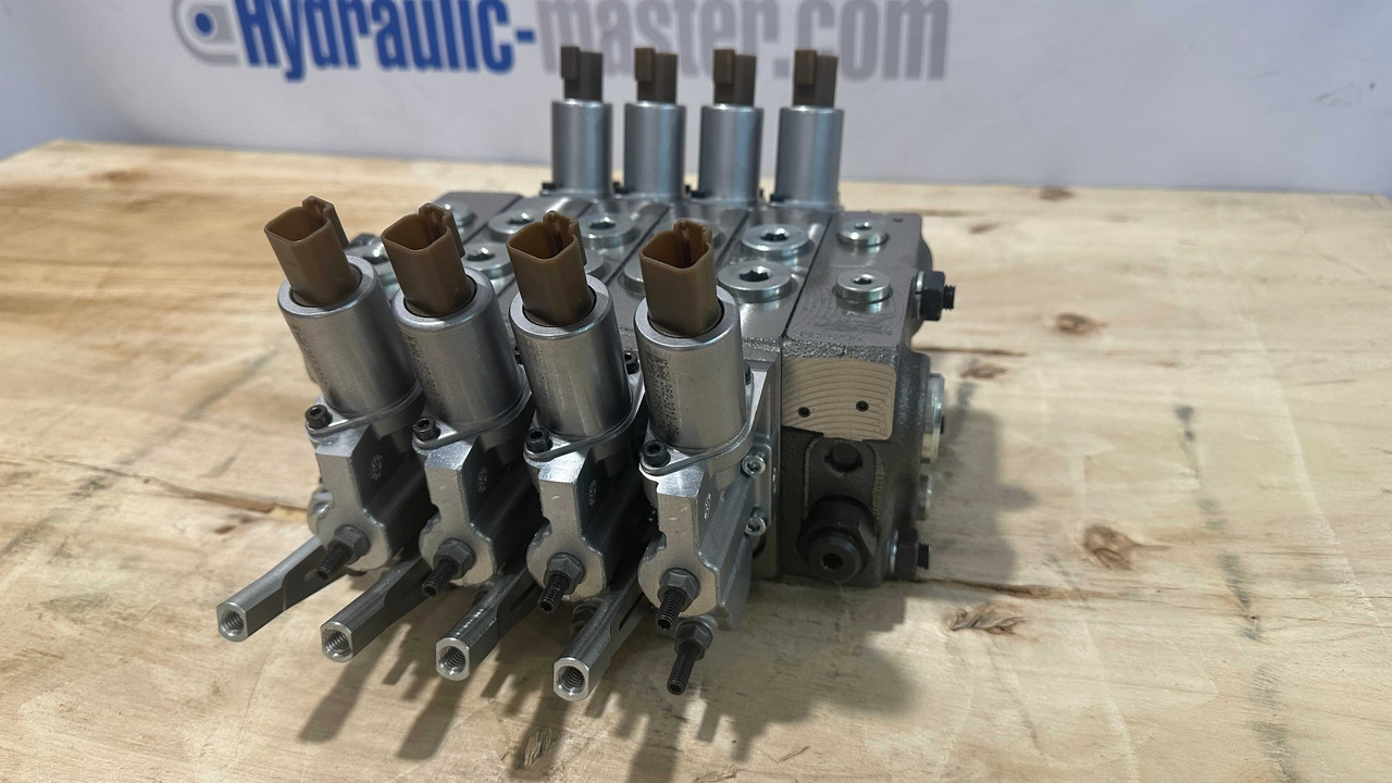 Valve Walvoil DPX100 Vermeer, Predator, Bobcat - Drobilica za panjeve: slika 1 Valve Walvoil DPX100 Vermeer, Predator, Bobcat - Drobilica za panjeve: slika 1