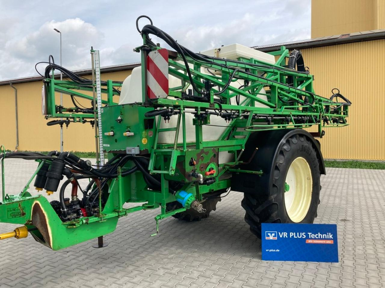 D4027 - Vučena prskalica: slika 1 D4027 - Vučena prskalica: slika 1