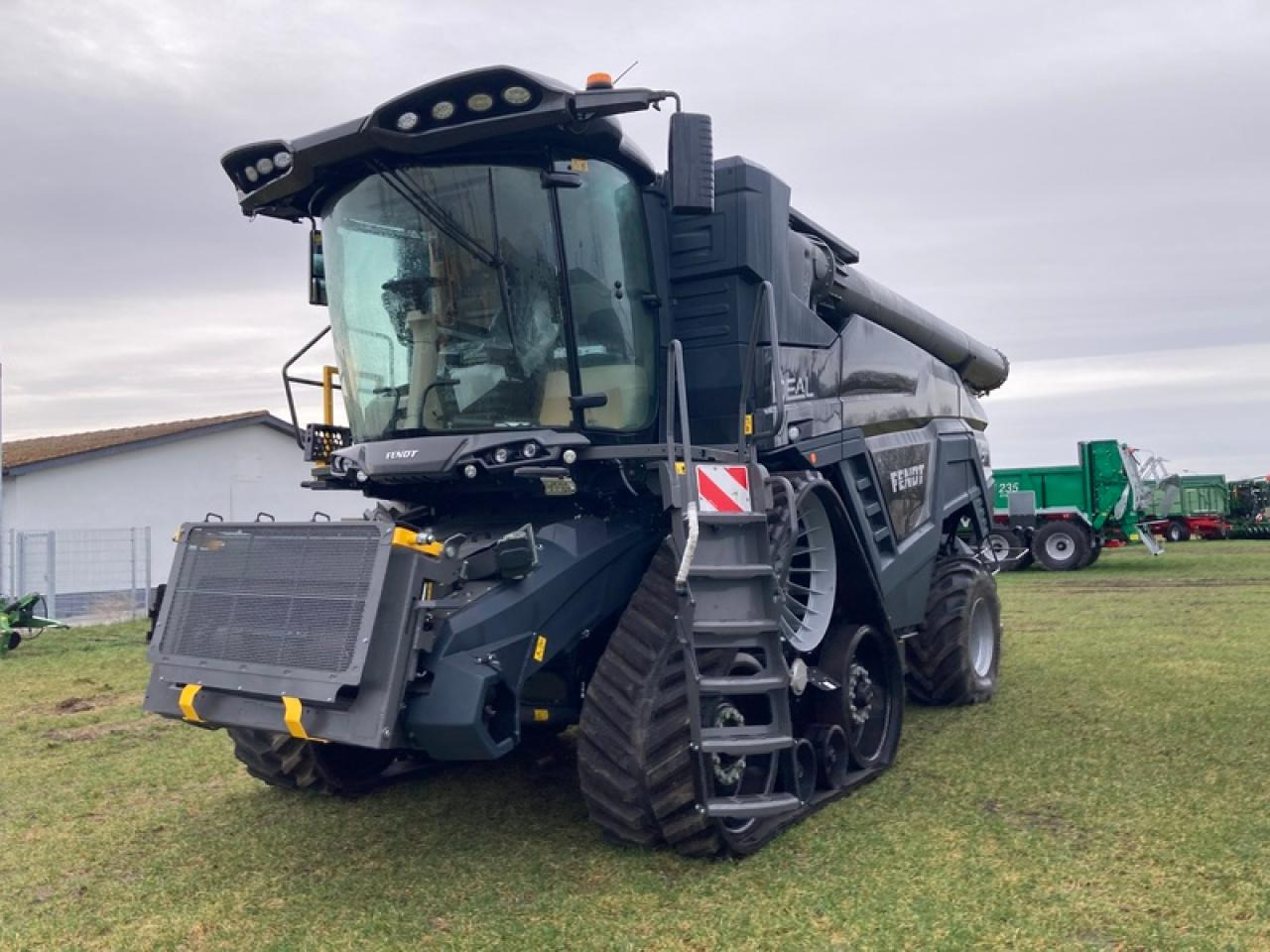 Fendt IDEAL 9 INKL. SCHNEIDWERK+WAGEN - Kombinovani kombajn: slika 2 Fendt IDEAL 9 INKL. SCHNEIDWERK+WAGEN - Kombinovani kombajn: slika 2
