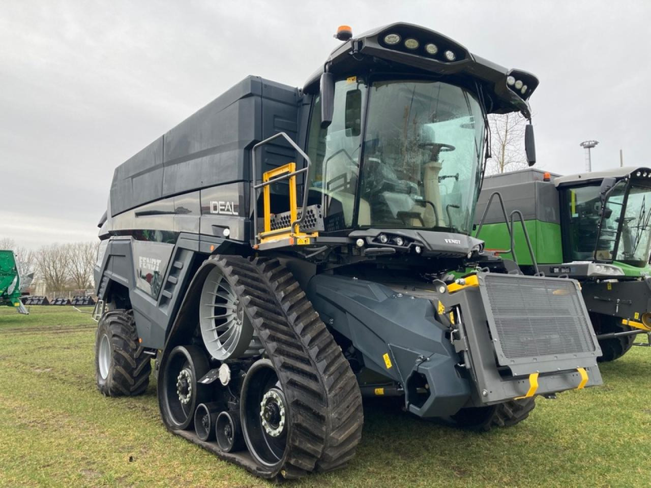 Fendt IDEAL 9 INKL. SCHNEIDWERK+WAGEN - Kombinovani kombajn: slika 1 Fendt IDEAL 9 INKL. SCHNEIDWERK+WAGEN - Kombinovani kombajn: slika 1
