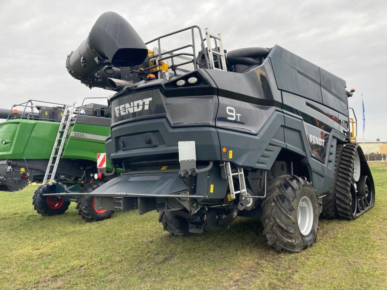 Fendt IDEAL 9 INKL. SCHNEIDWERK+WAGEN - Kombinovani kombajn: slika 4 Fendt IDEAL 9 INKL. SCHNEIDWERK+WAGEN - Kombinovani kombajn: slika 4