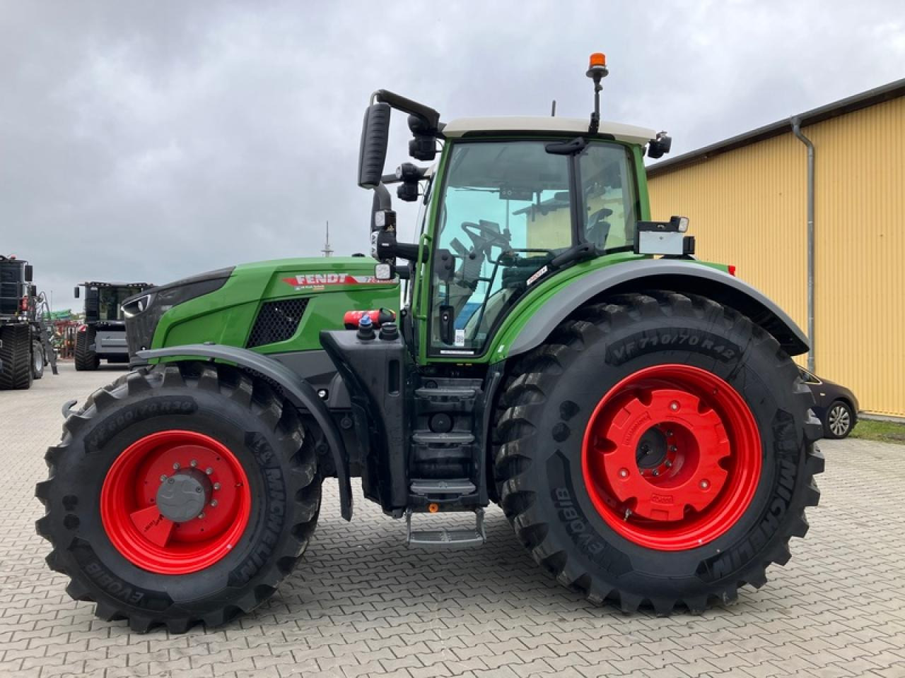 Fendt VARIO 728 GEN 7 PROFI+ RTK - Traktor: slika 2 Fendt VARIO 728 GEN 7 PROFI+ RTK - Traktor: slika 2