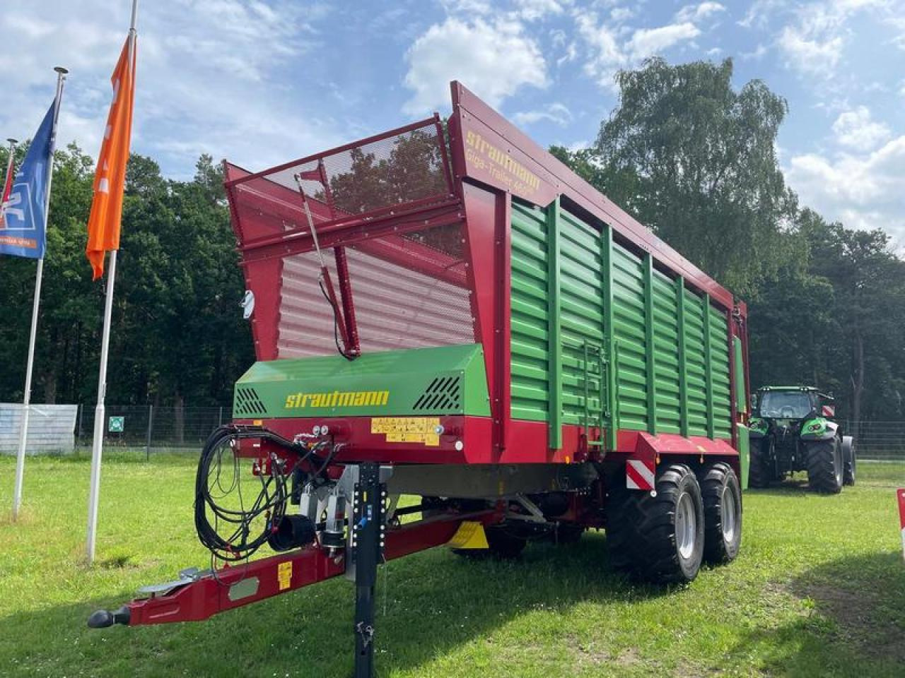 Strautmann GIGA 460 DOAKTION - Traktorska prikolica za farmu/ Kiper: slika 1 Strautmann GIGA 460 DOAKTION - Traktorska prikolica za farmu/ Kiper: slika 1