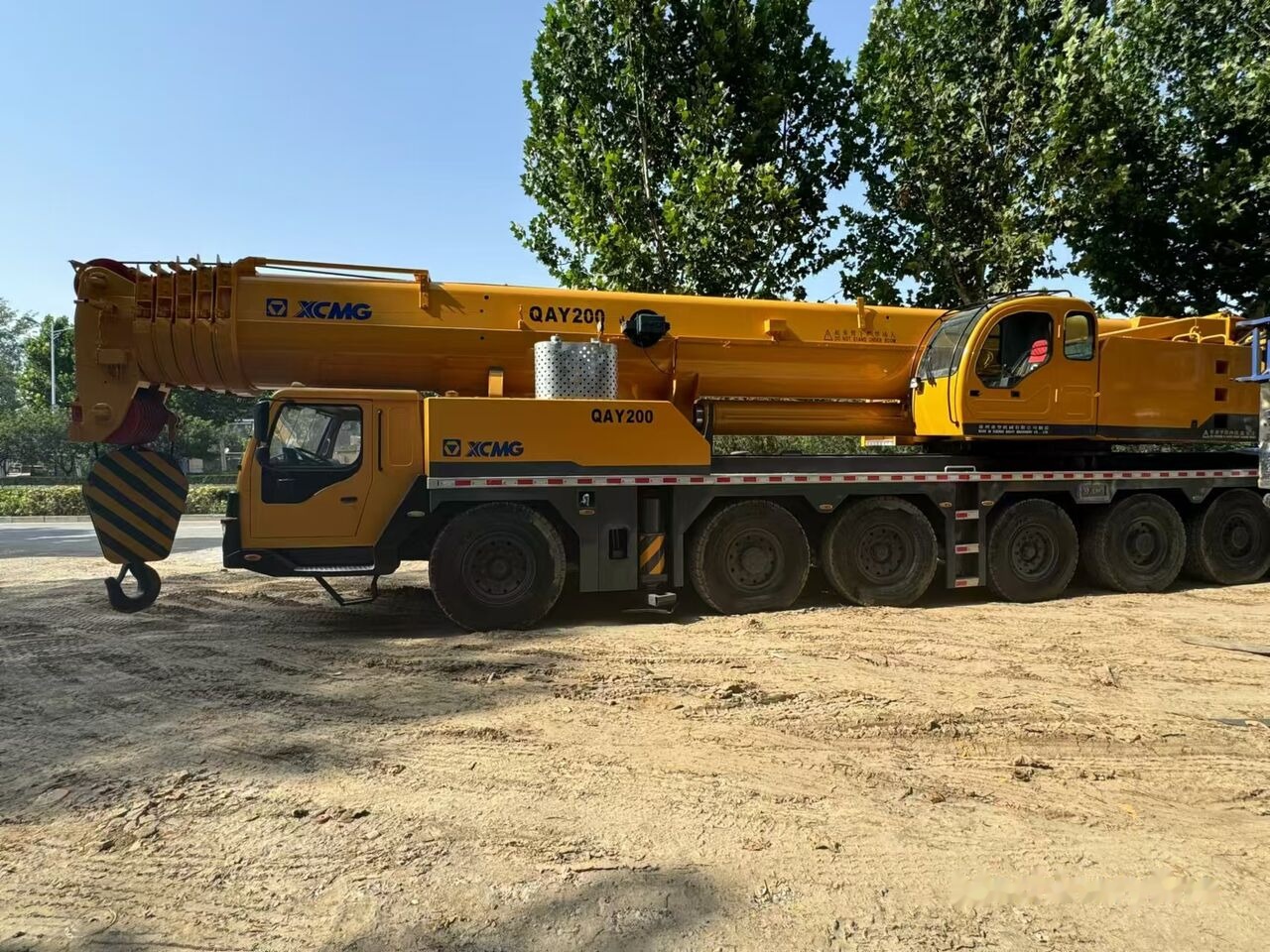 XCMG QAY200 QAY260 200T 220T 220ton 200ton - Autodizalica: slika 1 XCMG QAY200 QAY260 200T 220T 220ton 200ton - Autodizalica: slika 1