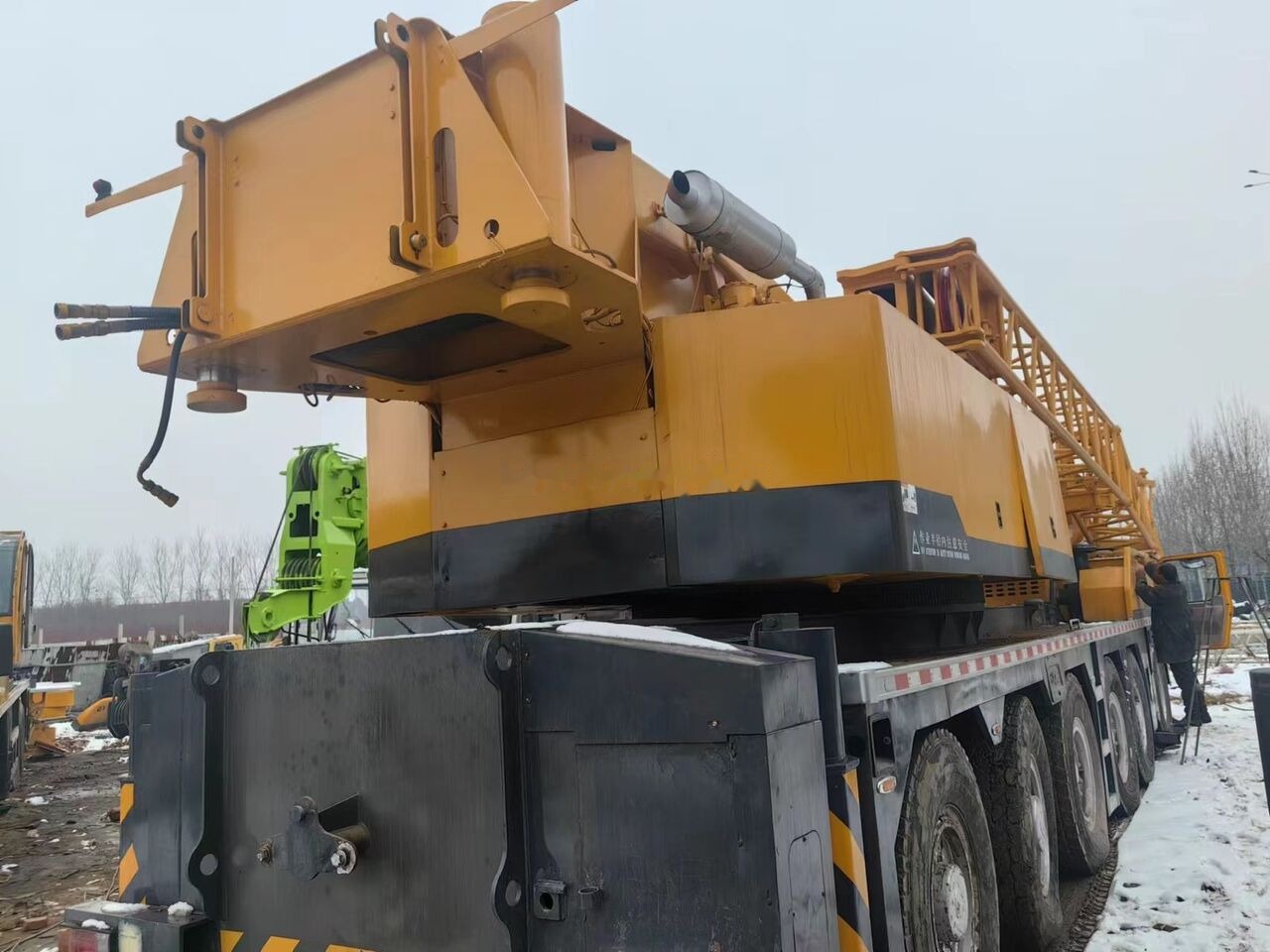 XCMG QAY200 truck crane 25 50 70 80 100 200 mobile crane for sale - Autodizalica: slika 3 XCMG QAY200 truck crane 25 50 70 80 100 200 mobile crane for sale - Autodizalica: slika 3