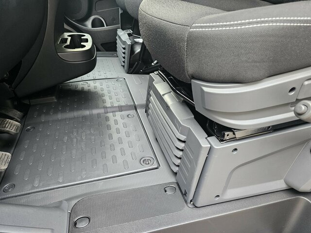 FIAT Ducato 35 140 Serie10-9.2 L2H1 Premium Kabine... - Furgon: slika 4 FIAT Ducato 35 140 Serie10-9.2 L2H1 Premium Kabine... - Furgon: slika 4