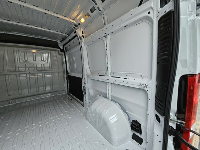 Novu Furgon FIAT Ducato 35 MAXI 180 Serie10-9.2 Modell 2025 L2H2...: slika 30 Novu Furgon FIAT Ducato 35 MAXI 180 Serie10-9.2 Modell 2025 L2H2...: slika 30