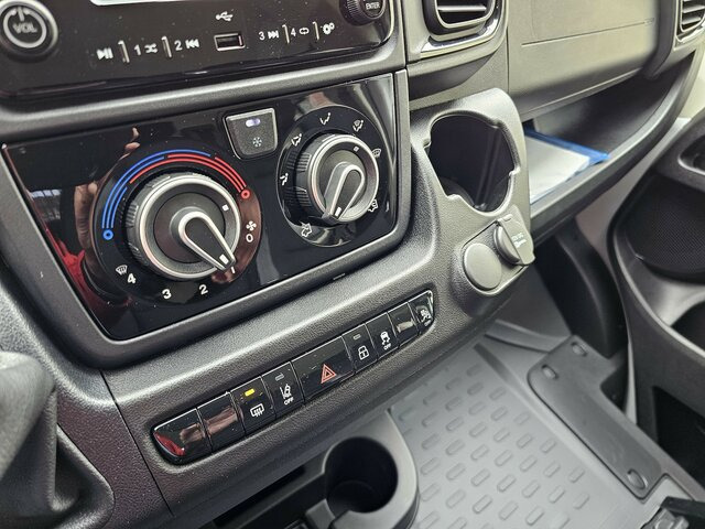 Novu Dostavno vozilo s ravnom platformom, Dostavno vozilo sa duplom kabinom FIAT Ducato MAXI 140 Serie10-9.2 2025 L5 DOKA 3,3 M....: slika 11